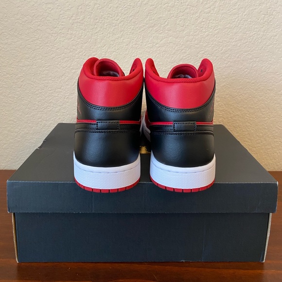 Air Jordan 1 Mid 'Reverse Bred' - Picture 6 of 11
